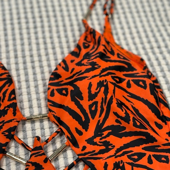 NWT XOXO Wild Side Strappy Cutout Orange and Black Patterned Swimsuit M - Picture 2 of 10